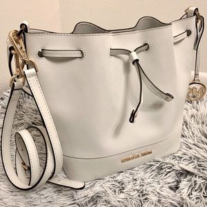 Michael Kors Trista Md Bucket Bag in Optic White